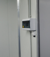 C1000D5 в контейнере с АВР
